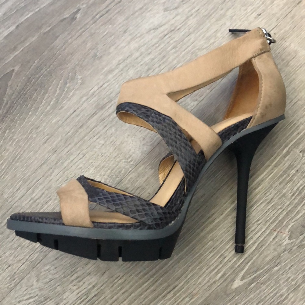 Lamb Two Toned Patterned Heels. - image 7